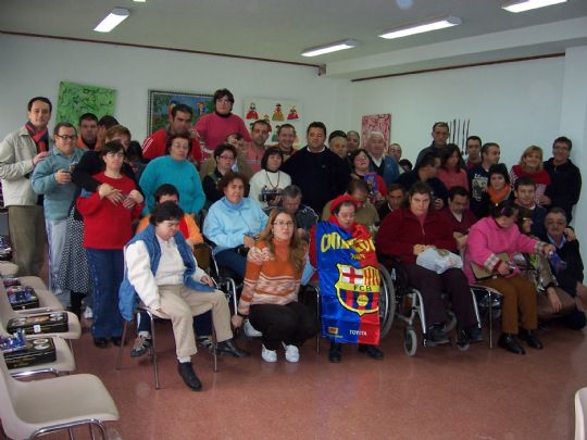LA PEA BARCELONISTA DE TOTANA CELEBRA UNA JORNADA DE CONVIVENCIA CON LOS ENFERMOS MENTALES Y LOS DISCAPACITADOS DE LA LOCALIDAD