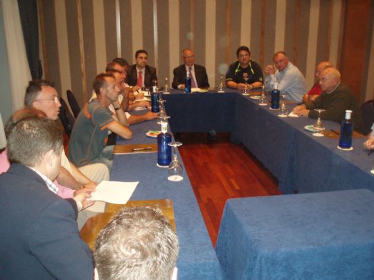 LA PB TOTANA PARTICIPA EN UNA REUNION DE LA FEDERACION DE PEÑAS BARCELONISTAS DE LA REGION DE MURCIA CON DIRECTIVOS DEL FC BARCELONA