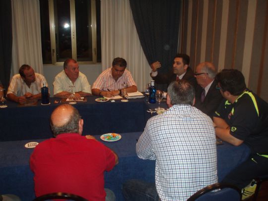 LA PB TOTANA PARTICIPA EN UNA REUNION DE LA FEDERACION DE PEÑAS BARCELONISTAS DE LA REGION DE MURCIA CON DIRECTIVOS DEL FC BARCELONA