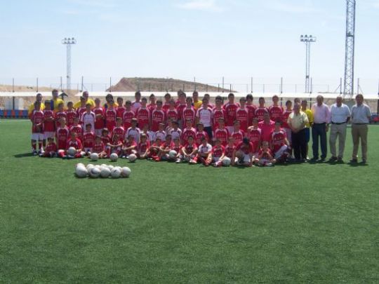 UN TOTAL DE 65 NIOS PARTICIPAN EN EL I CAMPUS DE FTBOL CIUDAD DE TOTANA 2009 EN EL QUE JULIO Y PAXTI SALINAS Y EL TOTANERO Y PORTERO DEL MLAGA C.F. FORMAN A LOS PEQUEOS DEPORTISTAS 