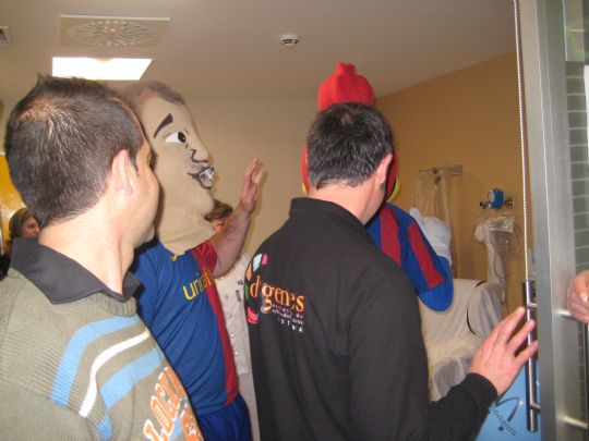 LA PB TOTANA  REPARTIO REGALOS EN EL HOSPITAL VIRGEN DE LA ARRIXACA DE MURCIA