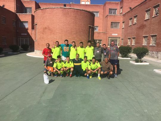 LA PEA BARCELONISTA DE TOTANA CLAUSURA LA ESCUELA DE FTBOL 2018-2019 QUE DESARROLLA EN EL CENTRO PENITENCIARIO DE MURCIA I .