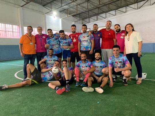 El centro penitenciario Murcia I acoge un triangular de fútbol sala solidario, coorganizado por la Peña Barcelonista de Totana