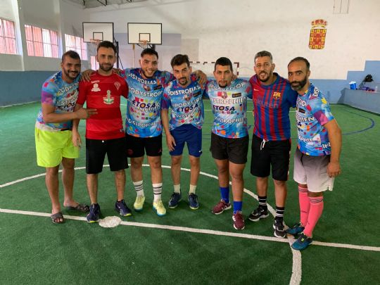 El centro penitenciario Murcia I acoge un triangular de fútbol sala solidario, coorganizado por la Peña Barcelonista de Totana