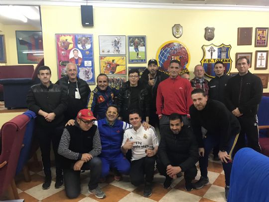 PERSONAS PRIVADAS DE LIBERTAD VISITAN LA SEDE SOCIAL DE LA PEA BARCELONISTA DE TOTANA