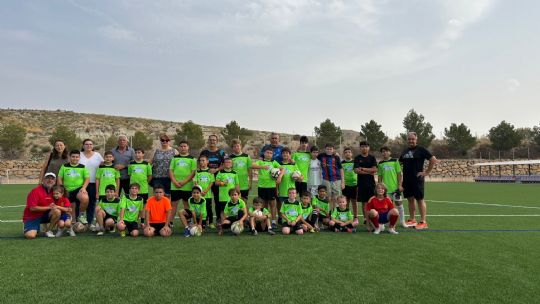 M�S DE CIEN NI�OS Y NI�AS PARTICIPAN EN LA ESCUELA DEPORTIVA PB TOTANA�SANTA EULALIA DURANTE EL CURSO 2024/2025