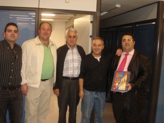 LA PEA BARCELONISTA DE TOTANA PRESENTA EN EL DIARIO SPORT SU CANDIDATURA A LA ORGANIZACIN DE LA XXXII TROBADA MUNDIAL DE PEAS BARCELONISTAS