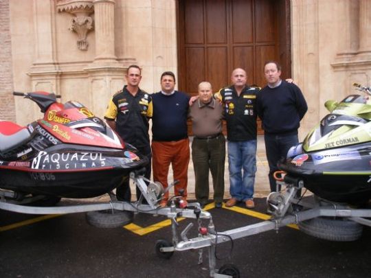 LA PEA BARCELONISTA DE TOTANA ESPONSORIZA A DOS PILOTOS DE MOTOS ACUTICAS