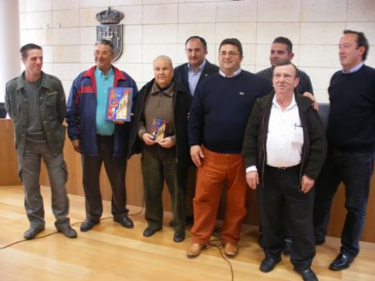 LA PEA BARCELONISTA DE TOTANA PRESENTA EN EL AYUNTAMIENTO SU CANDIDATURA A ORGANIZAR LA XXXII TROBADA MUNDIAL DE PEAS BARCELONISTAS